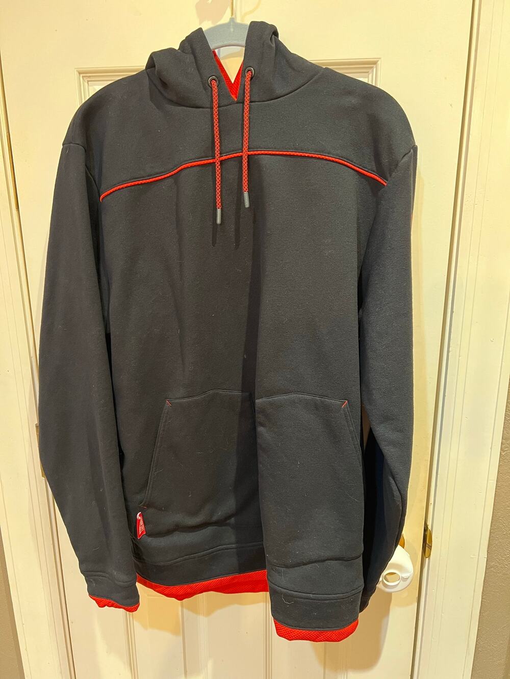 Vintage Under Armour Cold Gear Hoodie Men’s LARGE Black Red Sleeve Logo 1241749